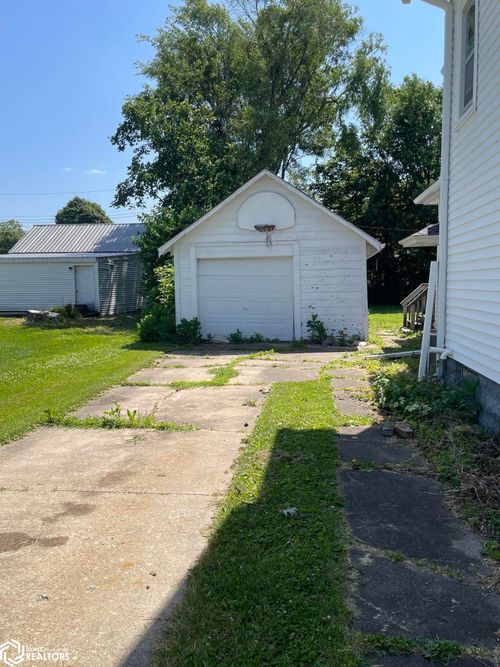 1026 Summer St, Grinnell, IA, 50112-1749 | Card Image