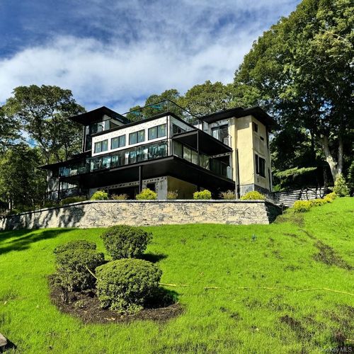 7 Riverview Ter, Smithtown, NY, 11787-1143 | Card Image