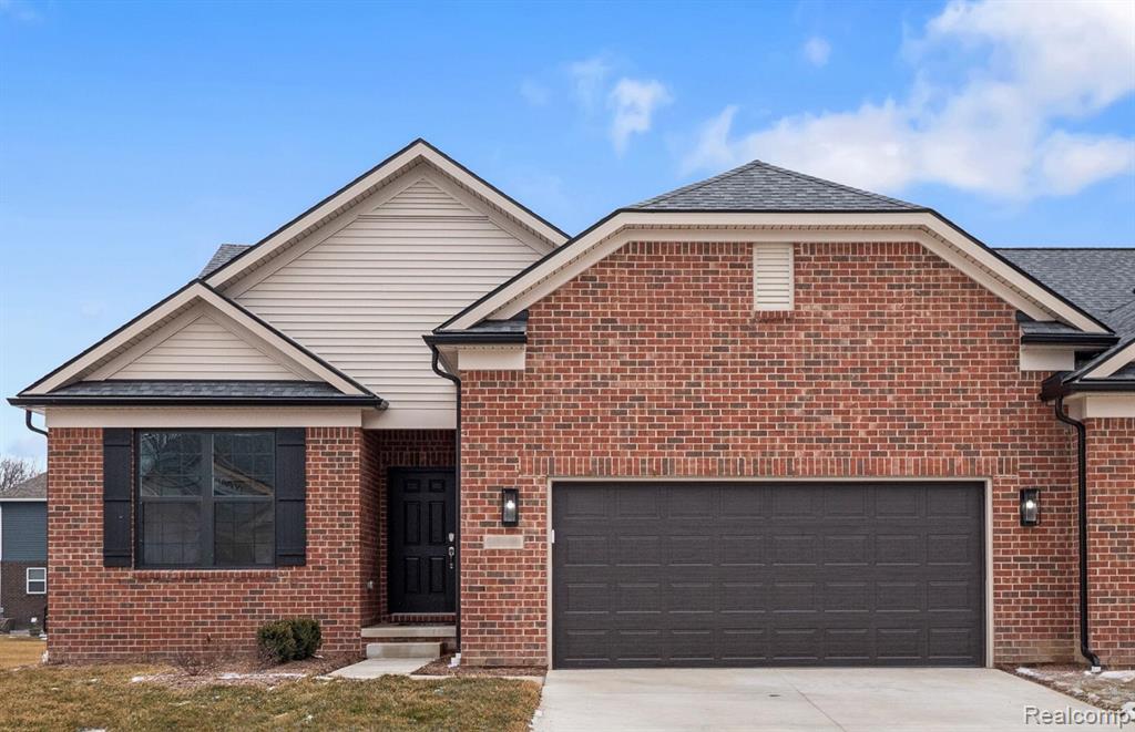 Oak Pointe Dr, Utica, MI 48315 #1