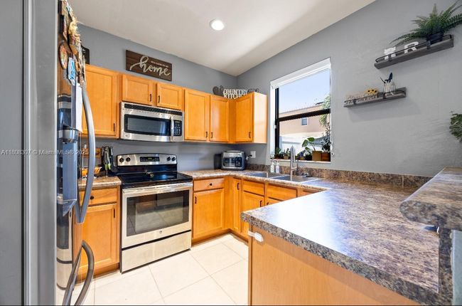 3427 W 89 Th Ter, Townhouse with 3 bedrooms, 3 bathrooms and null parking in HIALEAH FL | Image 18