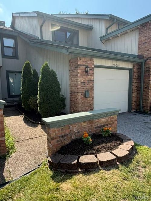 2038 Falling Brook Dr, Maryland Heights, MO, 63043-2210 | Card Image