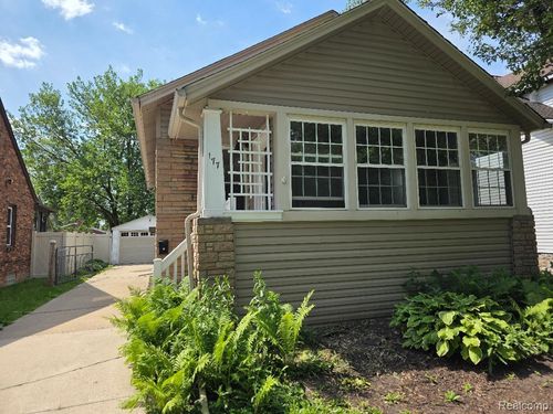 177 N Riverbank St, Wyandotte, MI, 48192-2707 | Card Image
