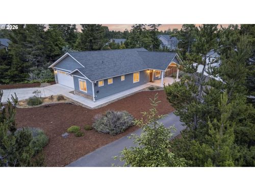 88051 Lake Point Dr, Florence, OR, 97439-8497 | Card Image
