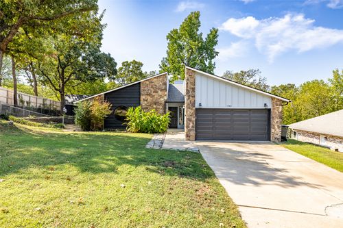 1382 Forest Ln, Catoosa, OK, 74015-2211 | Card Image