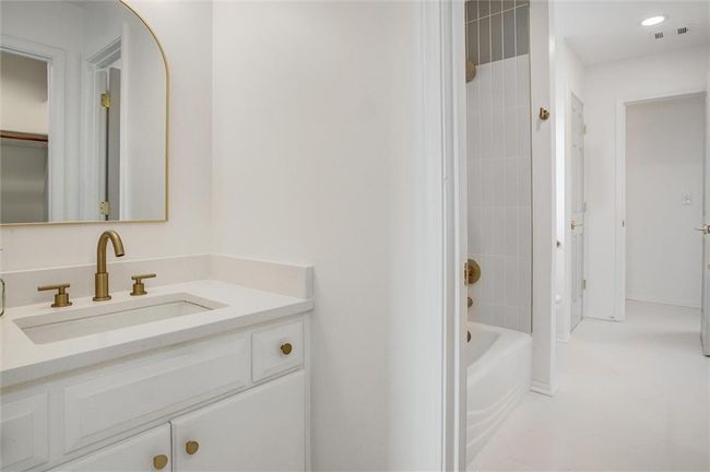 101 Sw View High Dr, House other with 5 bedrooms, 5 bathrooms and null parking in Lee's Summit MO | Image 39