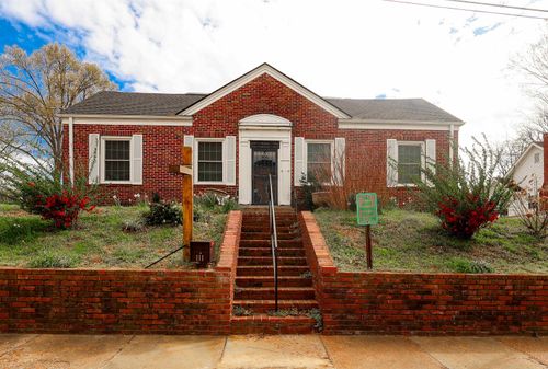 111 W Washington Ave, Covington, TN, 38019-2557 | Card Image