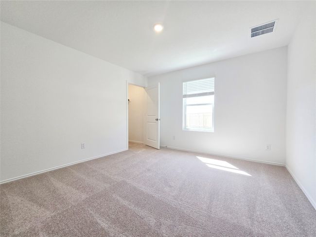 Unfurnished room with light carpet and baseboards | Image 28