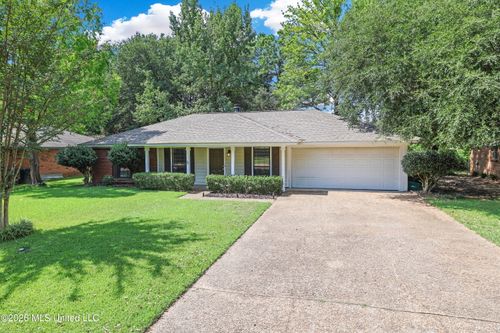 95 Twin Oaks Dr, Madison, MS, 39110-8937 | Card Image