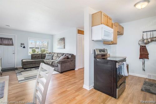 2836 Edna Jane Dr, Auburn Hills, MI, 48326-2102 | Card Image