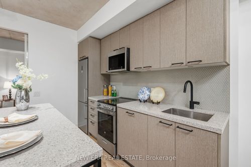 301-1808 St Clair Ave W, Toronto, ON, M6N0C1 | Card Image