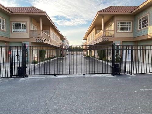 201-302 N Tustin, Santa Ana, CA, 92705 | Card Image