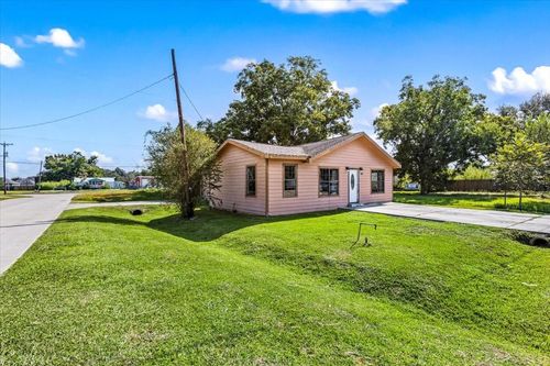 3201 Avenue F, Dickinson, TX, 77539-4903 | Card Image