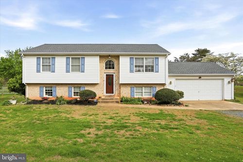8117 Bailey Rd, Warrenton, VA, 20186-8478 | Card Image