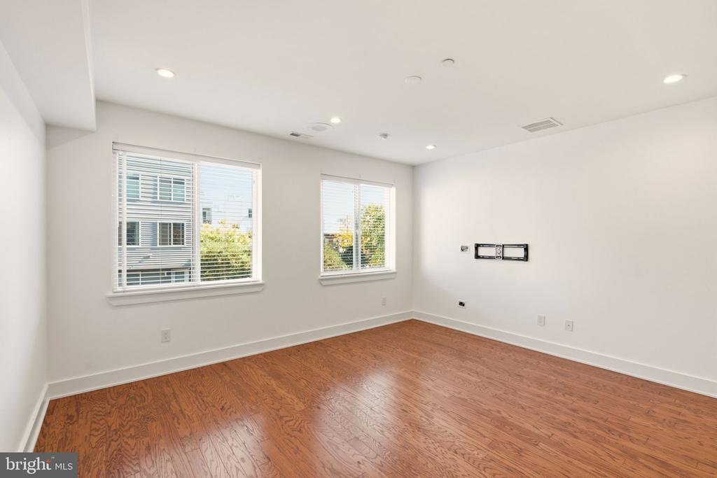 Residential in PHILADELPHIA 4