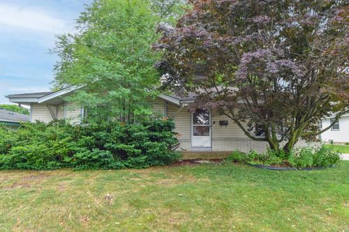 8615 W Petersik Street, Milwaukee, WI, 53224 | Card Image