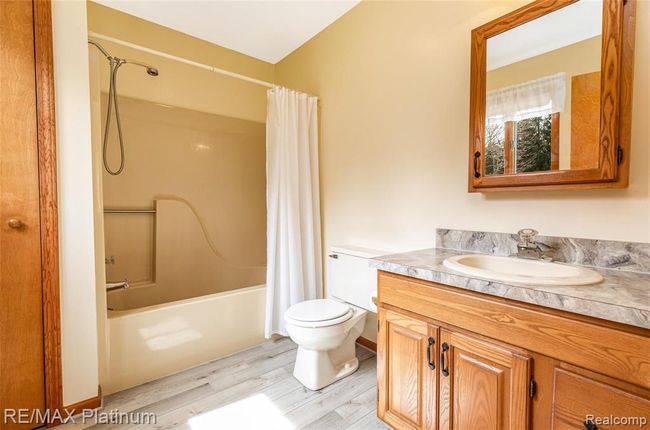 Super Clean Master Bath. | Image 24