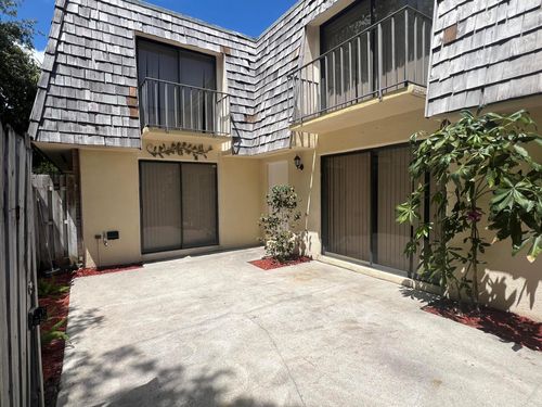 8 Lake Arbor Dr, Palm Springs, FL, 33461-2102 | Card Image