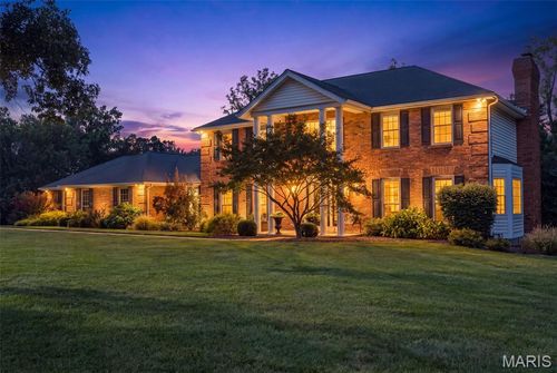 9 Clarkson Farm Dr, Chesterfield, MO, 63017-7345 | Card Image