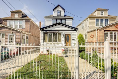 89 214th St, Queens Village, NY, 11427-2330 | Card Image