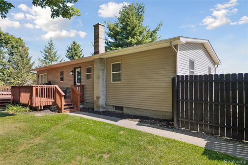 6524 Reilly Dr, Gregory, MI, 48137-9664 | Card Image