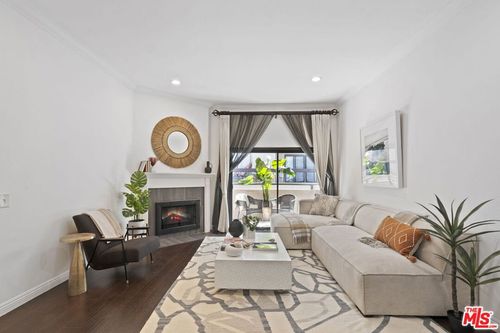 234-8300 Manitoba St, Playa del Rey, CA, 90293-8011 | Card Image