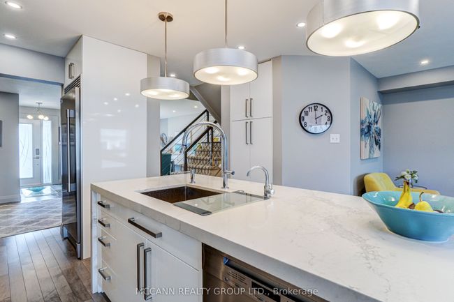 142 Carnwith Dr E, House attached with 3 bedrooms, 3 bathrooms and 2 parking in Whitby ON | Image 18