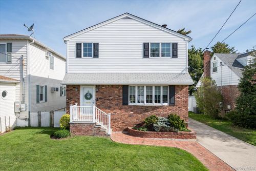 89 Bellevue Ave, Oceanside, NY, 11572-3101 | Card Image