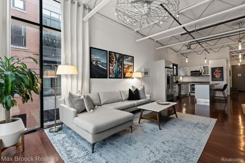 unit-204-100 Center St, Royal Oak, MI, 48067-4820 | Card Image