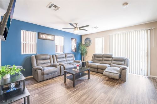 4064 Rocky Beach Dr, Las Vegas, NV, 89115-1291 | Card Image