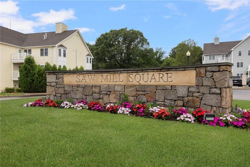 unit-305-45 Saw Mill Dr, North Kingstown, RI, 02852-7624 | Card Image