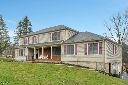 3 Esther Ct, Chester, NJ, 07930-2825 | Card Image