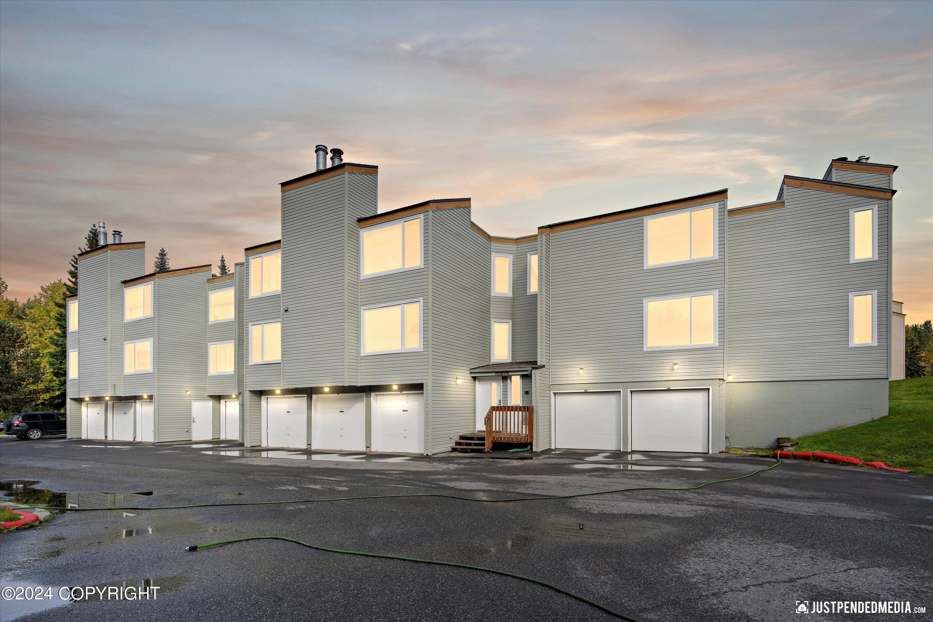 Wildrose Ct, Anchorage, AK 99518