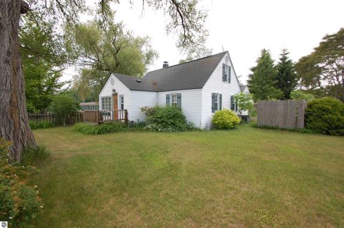 3507 N Huron Rd, Pinconning, MI, 48650-7916 | Card Image