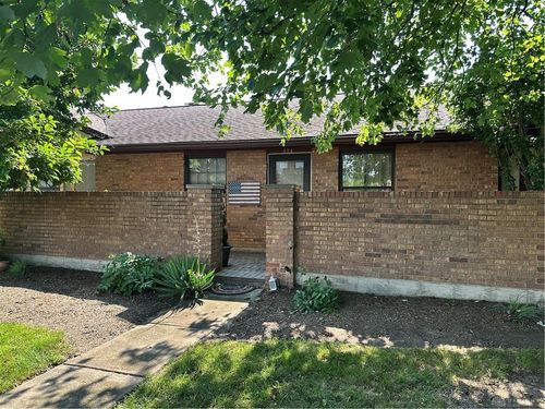 121-824 Pine Needles Dr, Washingtn Twp, OH, 45458-3391 | Card Image