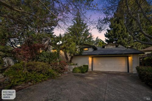 614 Deerfield Ln, Petaluma, CA, 94952-2070 | Card Image