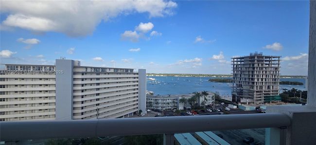 APT-1024 - 7900 Harbor Island Dr, Condo with 1 bedrooms, 2 bathrooms and null parking in North Bay Village FL | Image 4