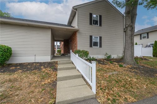 1236 W Maple St, North Canton, OH, 44720-2852 | Card Image