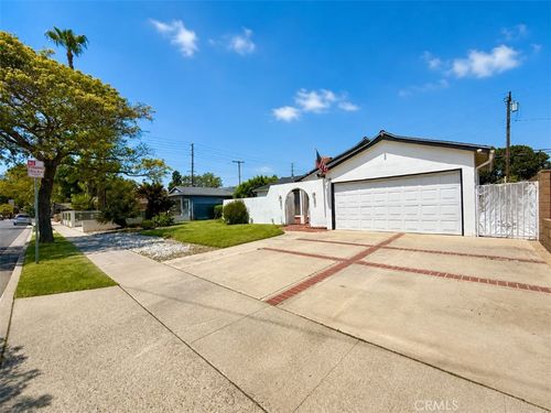 2209 Grovemont St, Santa Ana, CA, 92706-2041 | Card Image