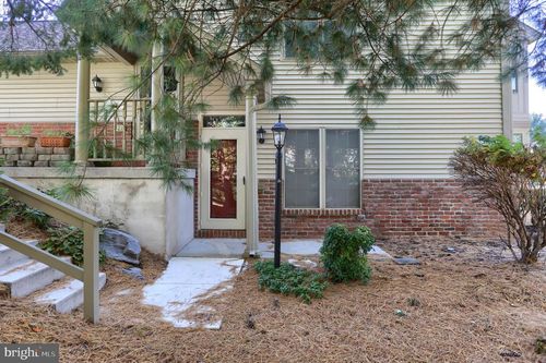24 Glasgow Ct, HERSHEY, PA, 17033-2174 | Card Image