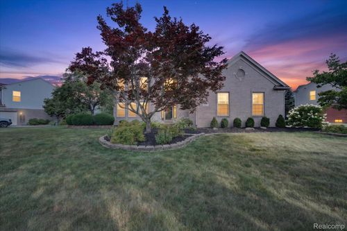 525 Springfield Dr, Canton, MI, 48188-1973 | Card Image
