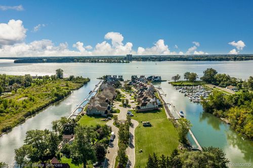 285 Keelson Drive Drive, Detroit, MI, 48215 | Card Image