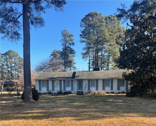 320 Robinhood Rd, Franklin, VA, 23851-2722 | Card Image