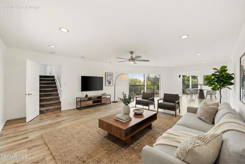 5076 Escobedo Dr, Woodland Hills, CA, 91364-3320 | Card Image