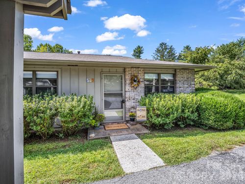 703 Farmington Cir, Hendersonville, NC, 28739-6171 | Card Image