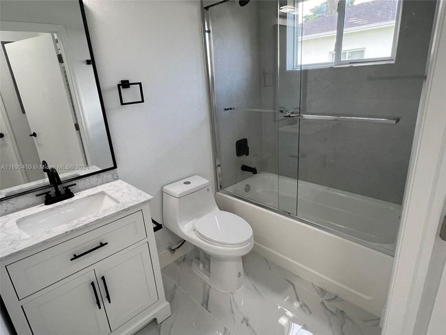 910 Nw 4th Ave, House other with 3 bedrooms, 3 bathrooms and null parking in Hallandale Beach FL | Image 24