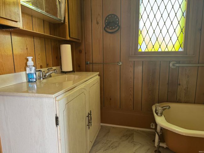 406 E Medcalf St, House other with 3 bedrooms, 1 bathrooms and null parking in Dale IN | Image 5