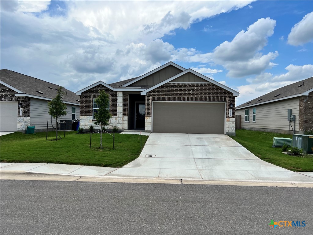 LA Mundial St, Seguin, TX 78155