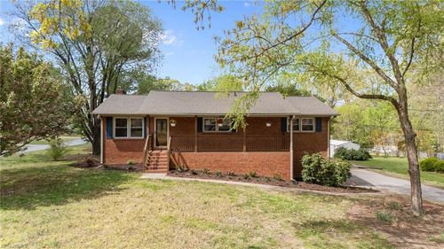 207 Chestnut Ln, Winston Salem, NC, 27107-9306 | Card Image