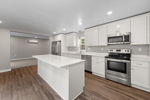 9 Crawford St, Plymouth, NH, 03264-1401 | Card Image