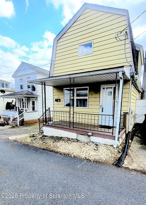 15 Farrell Ln, Wilkes Barre, PA, 18705-1911 | Card Image